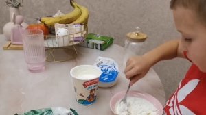 Готовлю сладкий творог со сметаной.🥣 Получилось ну ооочень вкусно👍🏻