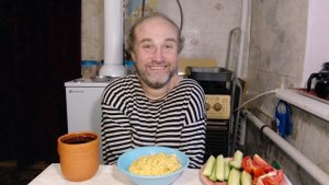 на обед с Рыжулей вкусная кашка. нищие у храмов. мукбанг. обжор. еда на камеру. диета. шизофрения.