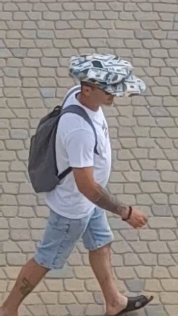 Кепочка что надо)