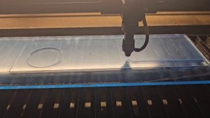 Лазерная резка деталей из акрила толщиной 8мм.