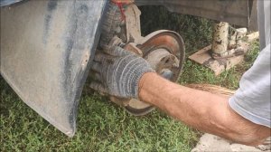 Замена передних тормозных колодок. Ремонт старой пятнашки.