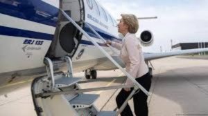 В ЕС объяснили сбой GPS в самолете фон дер Ляйен