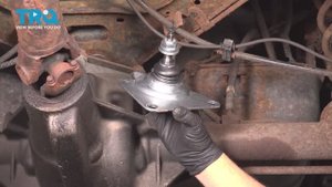 042. Как заменить шаровую опору заднего верхнего рычага на Jeep WJ (1999 - 2004)