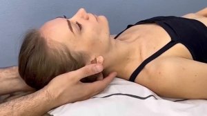 Ингибиция подзатылочных мышц, мягкая мануальная терапия для расслабления шеи.