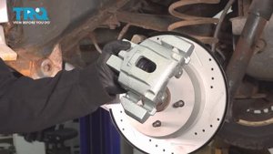 006. Как заменить задние тормозные суппорты на Jeep WJ (1999 - 2004)