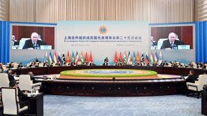 Песков назвал устаревшей политическую модель Запада