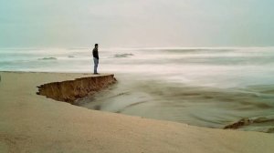 Стою на берегу. Стихи Гийома Аполлинера. Идея и монтаж Татьяны Пантелеевой.