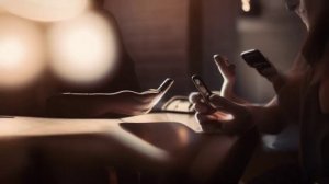 🍽️ МУЖЧИНА ЗА СТОЛОМ: ОТ УЮТНОГО УЖИНА ДО РАБОЧЕГО ХАОСА! 🖥️🔥