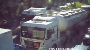 Не надо лезть под грузовики, на то он рассчитывал