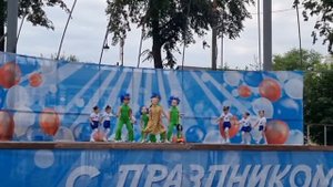 День России🇷🇺 Ангелина танцует и поет на празднике🎊🎊🎊