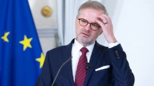 Премьер Чехии осудил нападение на экс-премьера Бабиша во время митинга