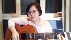 Китайская песня на китайском языке «Как же хочется полюбить этот мир», поёт Эстер Воропаева