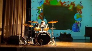 Приключения электроников "Прекрасное далеко". Барабанную партию исполняет Капустин Глеб.