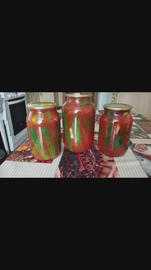 Огурцы 🥒 с чесноком 🧄 в томатном соке, пальчики оближешь.