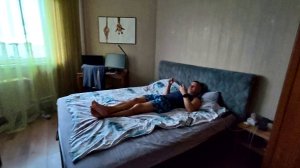 Он спит, а я работаю!