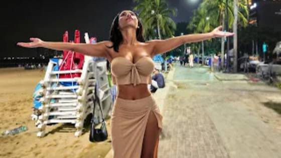 Паттайя . Beach Road Pattaya.  Thailand. August 2025. смотреть онлайн