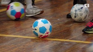 Звездные гости провели урок футбола в ярославской школе №90