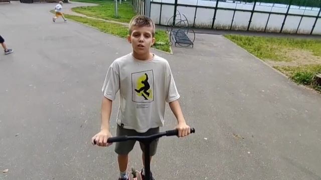 Трюки на трюковом самокате