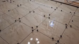 Укладываем плитку своими руками в частном доме.