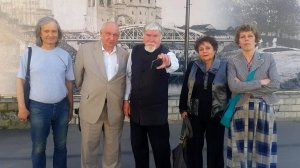 Писатели у "Стекляшки"