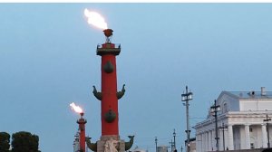 Теплоход, путешествие по островам / горят ростральные колонны / вечерний Питер