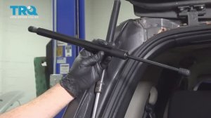 035. Как заменить опоры двери багажника на Jeep WJ (1999 - 2004)