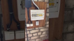 Новая электропроводка в гаражэ.