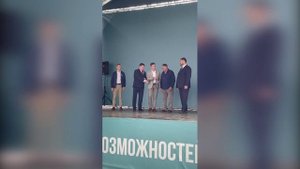 Участники регионального отделения «Отцов России» вручили медаль «Отец солдата» Тухтамишу Дусанову