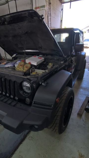 Jeep Wrangler JK на плановом ТО и инспекции предыдущих работ.