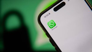 Лазейка для взлома: киберпреступники нашли «брешь» в WhatsApp*