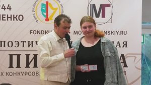 Вручение удостоверения корреспондента СМИ Анастасии Бородиной