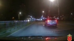 Полицейские Санкт-Петербурга с применением оружия задержали нетрезвого водителя каршеринга