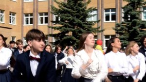 Пока мы молоды, пока мы любимы