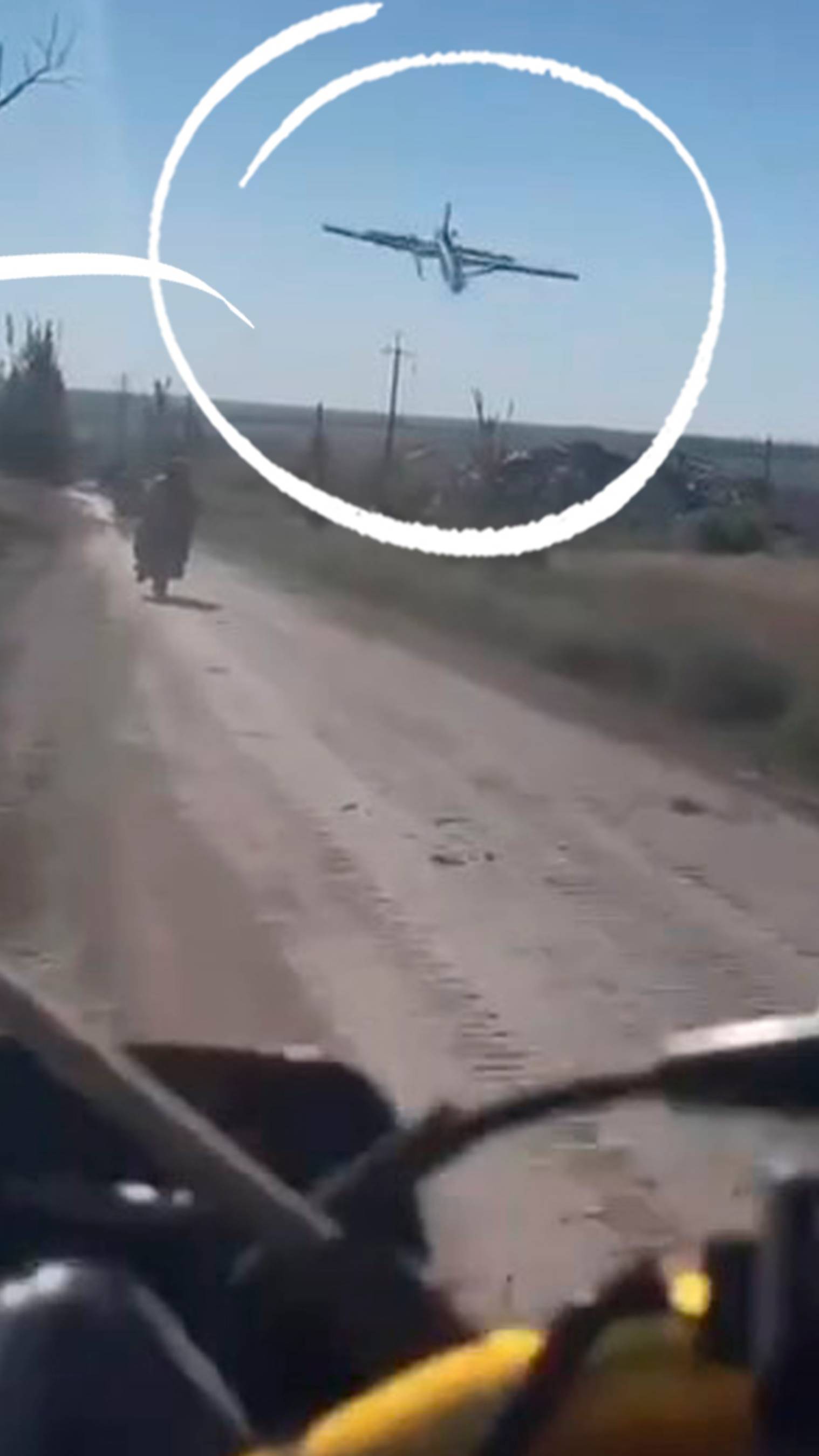 На волосок от смерти! Дрон ВСУ жахнул по русским на мотоцикле! Живы?