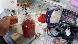 Дела на кухне, консервирую, готовлю, пеку.