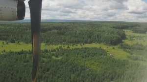 Посадка винтового самолета в Красноярске.