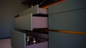 Кухня ЗЕЛЕНЫЙ FENIX BUNULU.pro все фото и полное видео обзора кухни на нашем сайте или видео ниже!