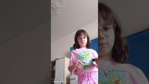 показывают трендовые игрушки и ещё что у меня в сумке