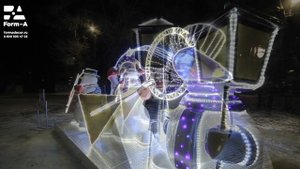 Снеговики с музыкальными инструментами из стеклопластика со светодиодной подсветкой. Антивандальные.
