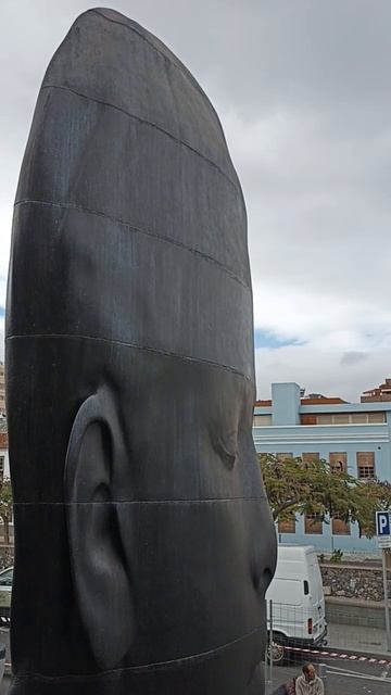 Скульптура у Центра искусств. Санта Крус де Тенерифе
