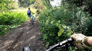 Механизированная Бригада прорывается сквозь грязевой участок в лесу.Обстановка накаляется.Проедем?