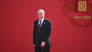 Путин приехал на торжественный прием после парада в Пекине