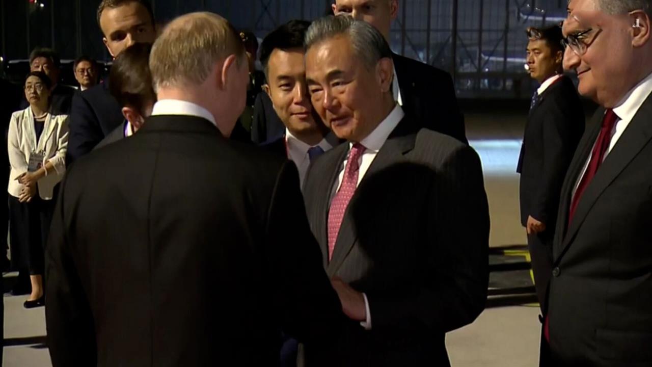 Владимир Путин завершил официальный визит в Китай: кадры из аэропорта