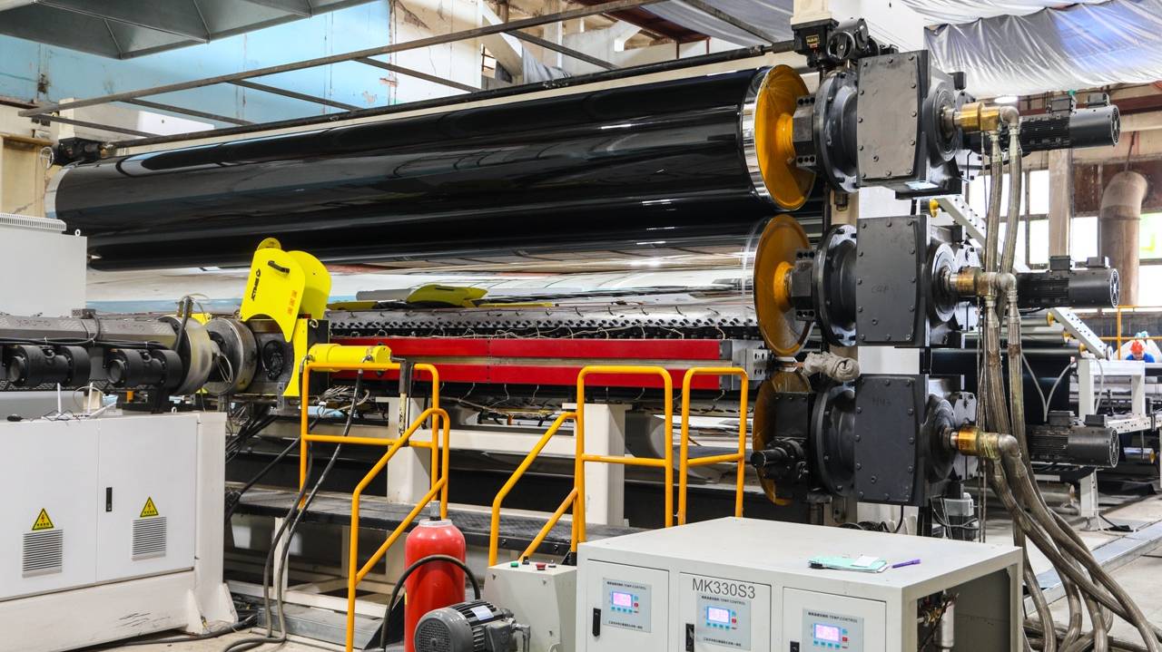 Как компания ЛАКРОСТГЕО производит геомембрану смотреть онлайн