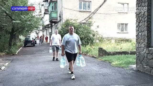Волонтёры-водоносы в Иловайске