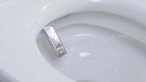 Первый подвесной умный унитаз Panasonic в России — модель CH 2730.