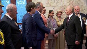 Путин встретился в КНР с родственниками ветеранов Советской армии: видео