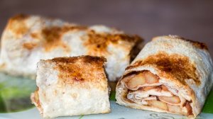 Яблочный рулет из лаваша