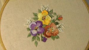 Вышиваем букет фиалок