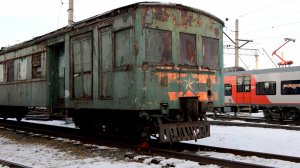 Старый головной вагон электропоезда Ср на станции Екб-Пассажирский